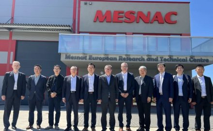 商务部欧洲司司长余元堂一行到u体育欧洲研发中心调研