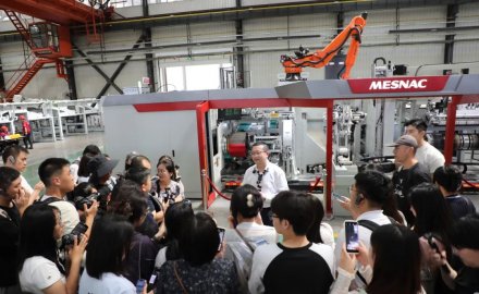 媒体见面会进车间 u体育解码智能装备的高质量发展