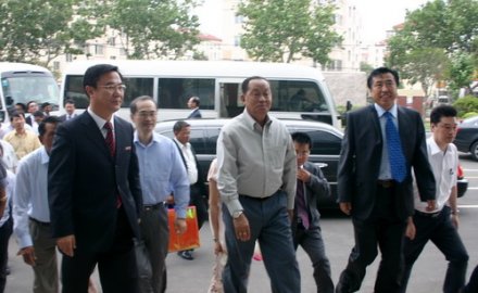 缅甸国家和平与发展委员会第一秘书长丁昂敏乌一行到u体育考察