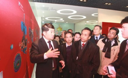 泰国农业部副部长Supachai Phosu一行到u体育参观交流