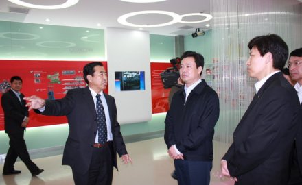 山东省委常委、青岛市委书记李群来u体育调研